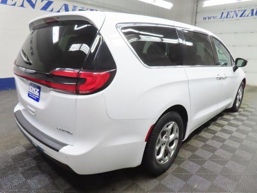 Bright White Clearcoat 2024 Chrysler Pacifica Limited