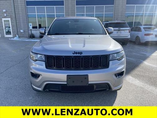 Photo 2 of 33 of 2019 Jeep Grand Cherokee Altitude