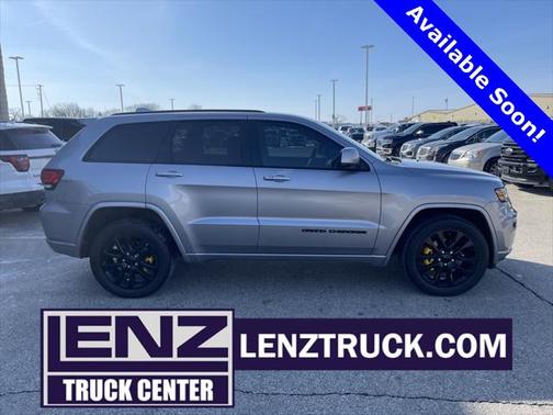 Photo 1 of 33 of 2019 Jeep Grand Cherokee Altitude