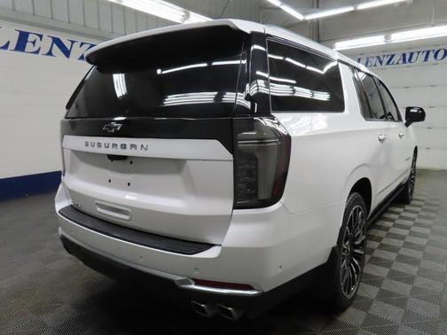 2025 Chevrolet Suburban 4WD High Country