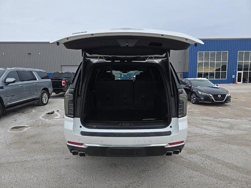 2025 Chevrolet Suburban 4WD High Country