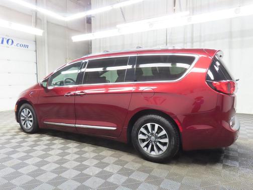 Velvet Red Pearlcoat 2020 Chrysler Pacifica Hybrid Limited