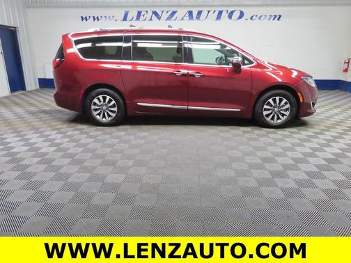 Velvet Red Pearlcoat 2020 Chrysler Pacifica Hybrid Limited