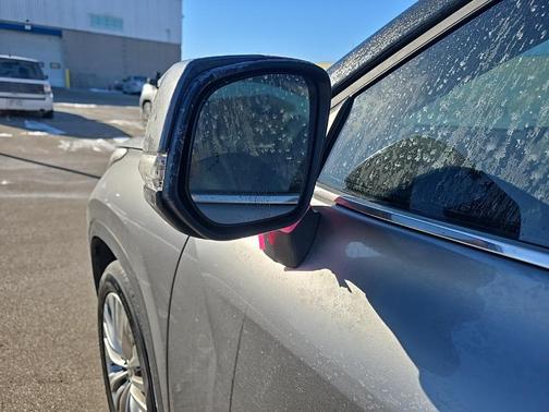 2025 Toyota Highlander Hybrid Platinum