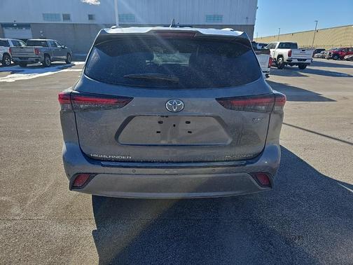 2025 Toyota Highlander Hybrid Platinum