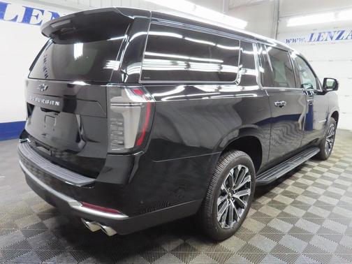 2025 Chevrolet Suburban 4WD High Country