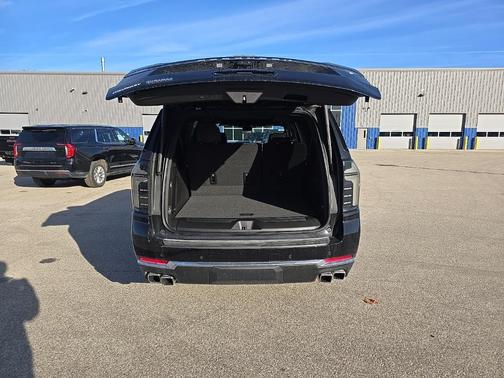 2025 Chevrolet Suburban 4WD High Country