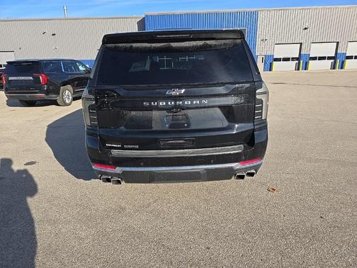 2025 Chevrolet Suburban 4WD High Country