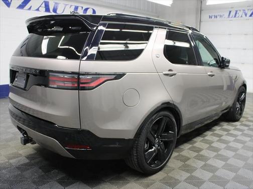 2024 Land Rover Discovery P360 Dynamic SE