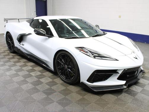 Ceramic Matrix Gray Metallic 2023 Chevrolet Corvette Stingray w/2LT