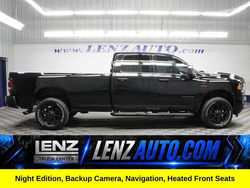 Diamond Black Crystal Pearlcoat 2024 RAM 2500 Big Horn Crew Cab 4x4 8' Box