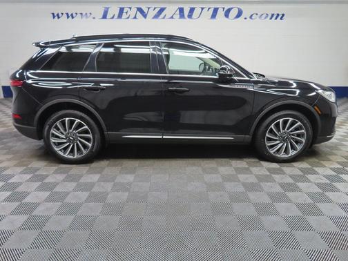 Infinite Black Metallic Clearcoat 2026 Lincoln Corsair Reserve