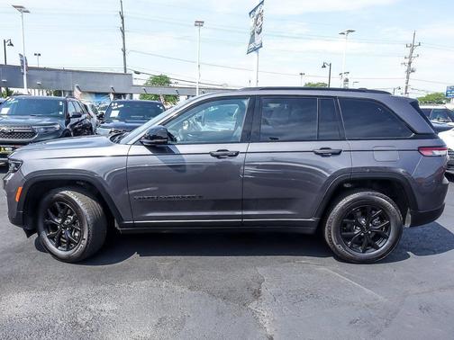 2024 Jeep Grand Cherokee Laredo