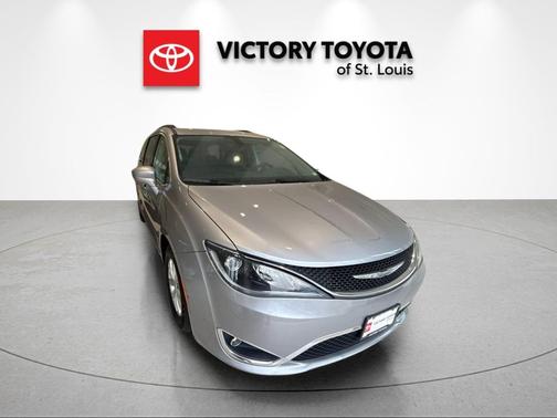 Billet Silver Metallic Clearcoat 2017 Chrysler Pacifica Touring-L