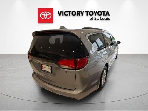 Billet Silver Metallic Clearcoat 2017 Chrysler Pacifica Touring-L