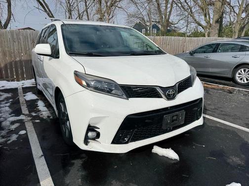 2018 Toyota Sienna SE