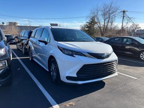 2024 Toyota Sienna XLE