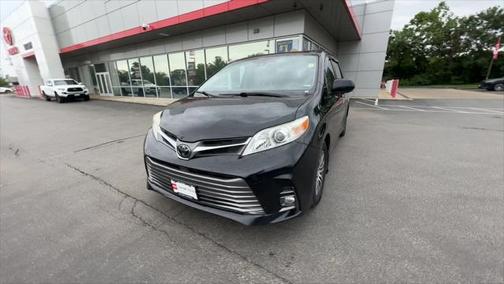 2020 Toyota Sienna XLE