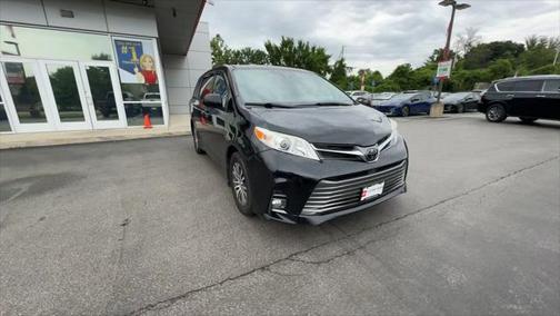 2020 Toyota Sienna XLE