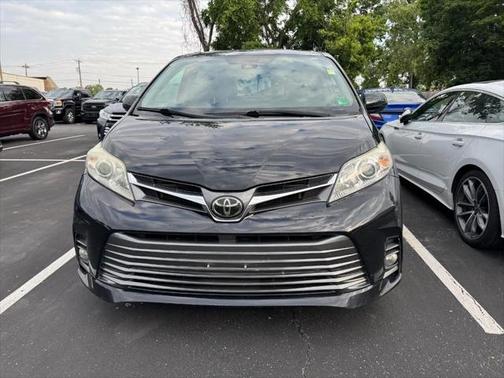 2020 Toyota Sienna XLE