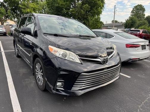 2020 Toyota Sienna XLE