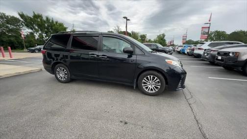 2020 Toyota Sienna XLE