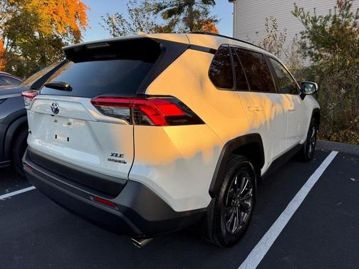 2022 Toyota RAV4 Hybrid XLE Premium