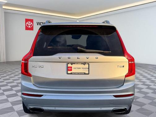 2017 Volvo XC90 T6 Momentum