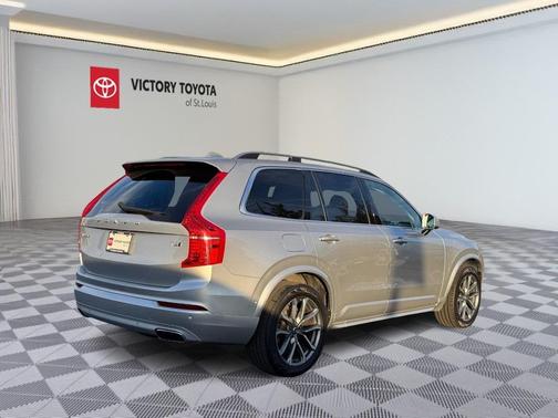 2017 Volvo XC90 T6 Momentum