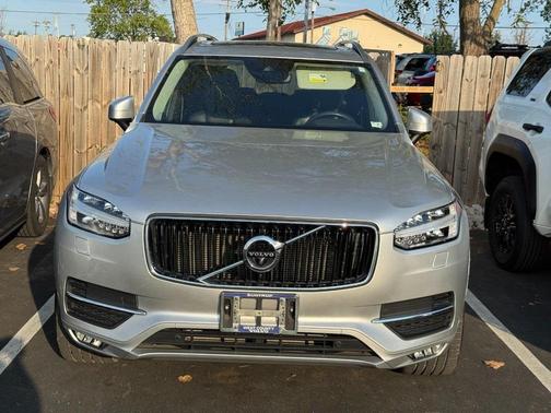 2017 Volvo XC90 T6 Momentum