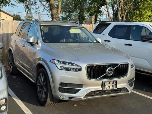 2017 Volvo XC90 T6 Momentum