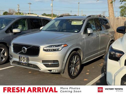 2017 Volvo XC90 T6 Momentum