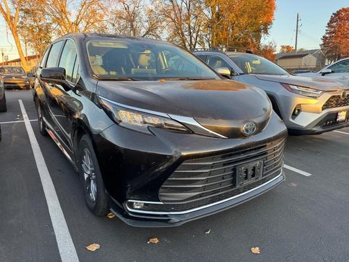 2024 Toyota Sienna XLE