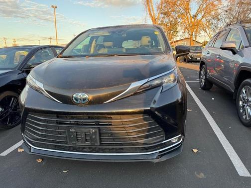 2024 Toyota Sienna XLE