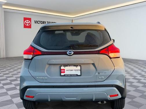 2021 Nissan Kicks SR