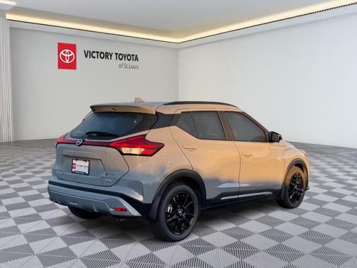 2021 Nissan Kicks SR