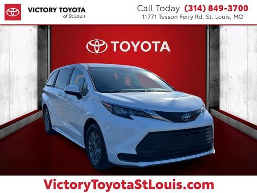 2024 Toyota Sienna LE