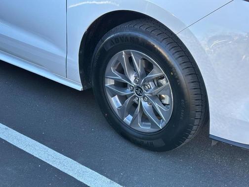 2024 Toyota Sienna LE