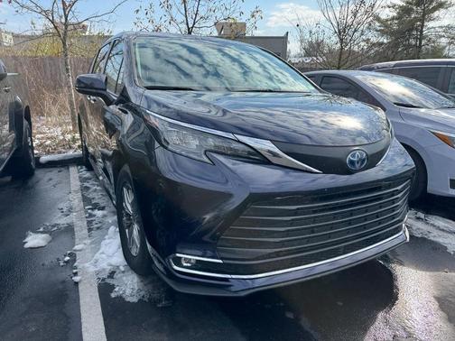 2024 Toyota Sienna XLE