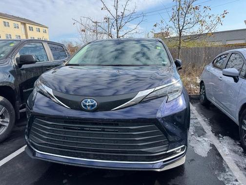 2024 Toyota Sienna XLE