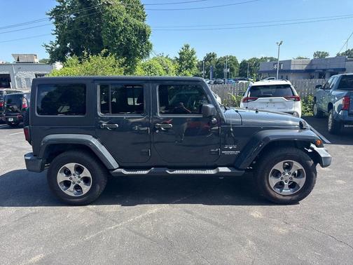 Granite Crystal Metallic Clearcoat 2017 Jeep Wrangler Unlimited Sahara
