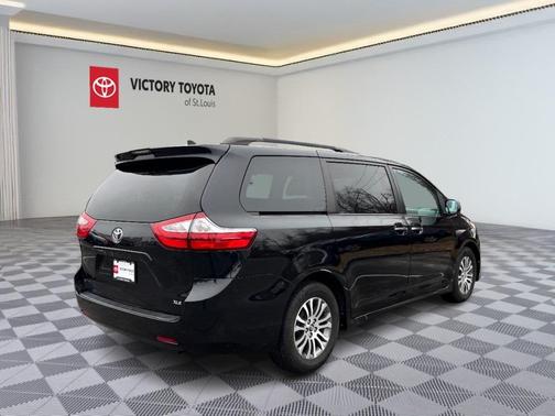 2018 Toyota Sienna XLE