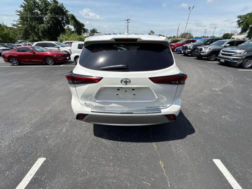 Blizzard Pearl 2021 Toyota Highlander Platinum