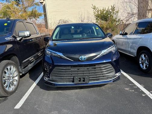 2024 Toyota Sienna XLE
