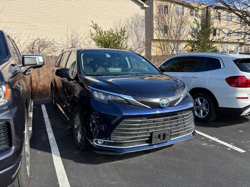 2024 Toyota Sienna XLE