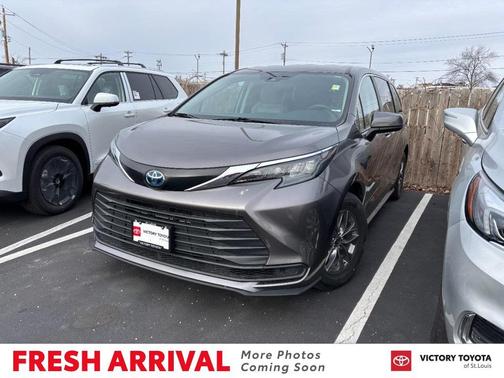 2024 Toyota Sienna LE