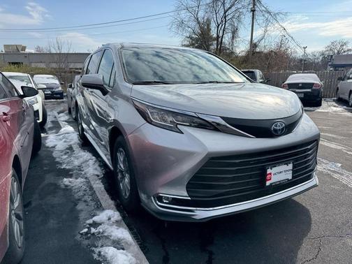 2023 Toyota Sienna XLE
