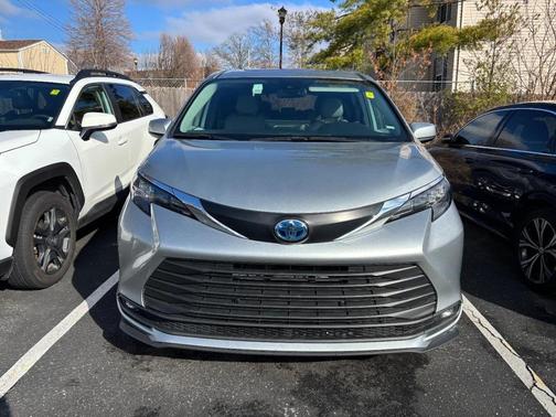 2025 Toyota Sienna XLE