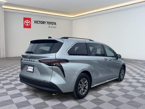 2025 Toyota Sienna XLE