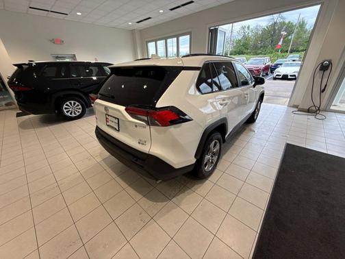 Ice Cap 2025 Toyota RAV4 Hybrid XLE